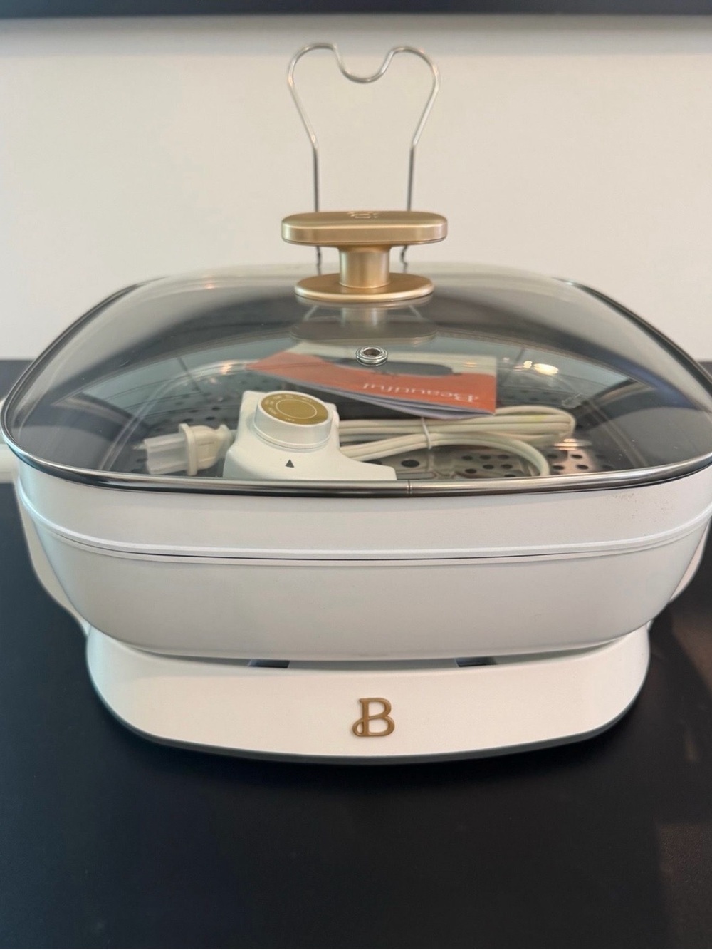 Beatiful 5-1 Electric Skillet -Expandable up to 7 Qt with glass lid